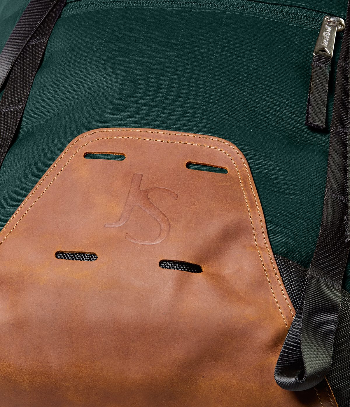 cruiser-rucksack-p7 JS0A86EP7F7-DET4.png